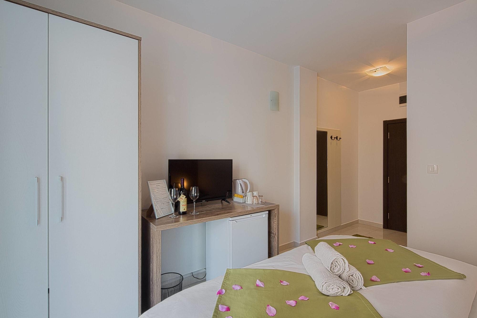 Le Marc Guest House Будва Екстериор снимка